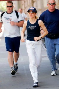 53_anos_2_decadas_en_la_musica_12_discos_y_100_fotos_todo_madonna_424614021_800x1200